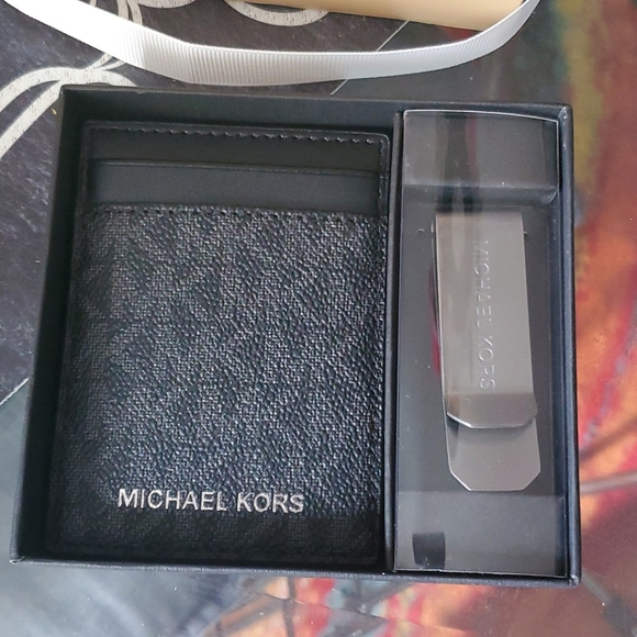 Special today Michael kors gift box set leather cc holder and - Picture 1 of 9